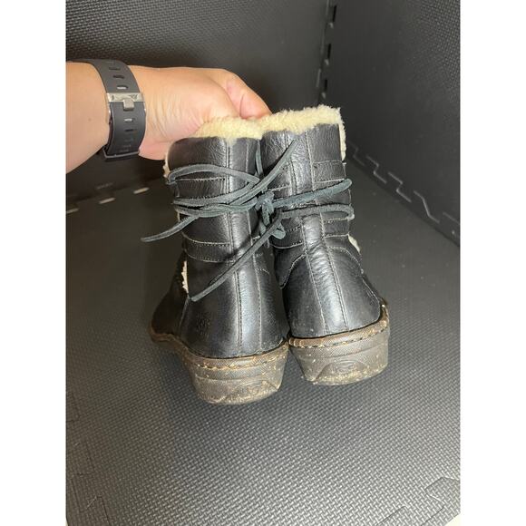 UGG Black Caspia Lace Up Leather Boots Size 9 Womens - Picture 6 of 8